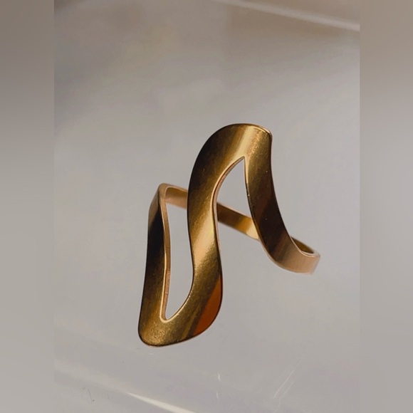 NWT WOMEN'S RING STAINLESS STEEL GOLD SIZE 9 - Picture 12 of 17